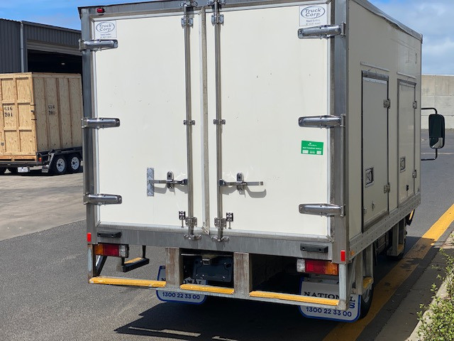 2014 HINO 616 - 300 SERIES TRUCK REFRIGERATED