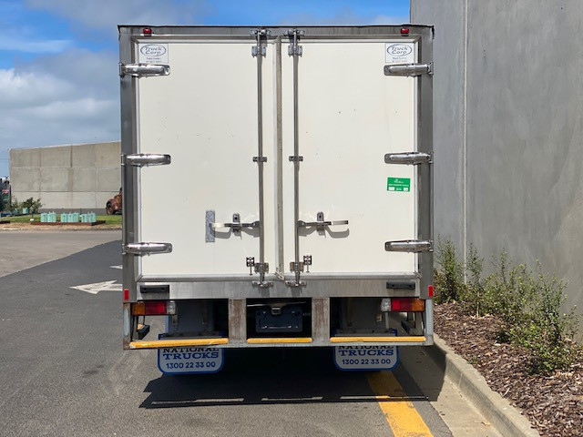 2014 HINO 616 - 300 SERIES TRUCK REFRIGERATED
