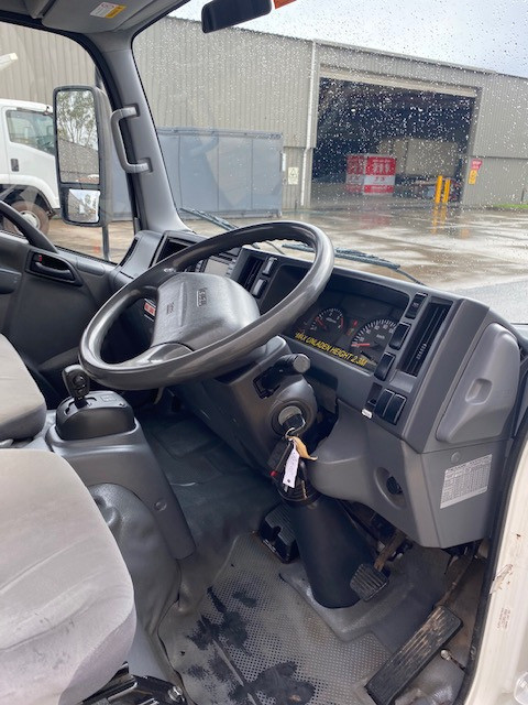 2012 ISUZU NLR200 TRAY TRUCK