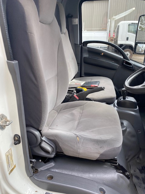 2012 ISUZU NLR200 TRAY TRUCK