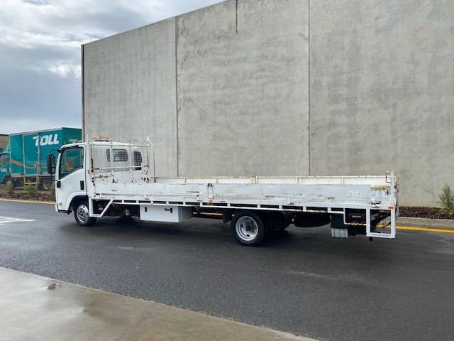 2012 ISUZU NLR200 TRAY TRUCK