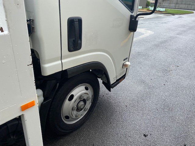 2012 ISUZU NLR200 TRAY TRUCK