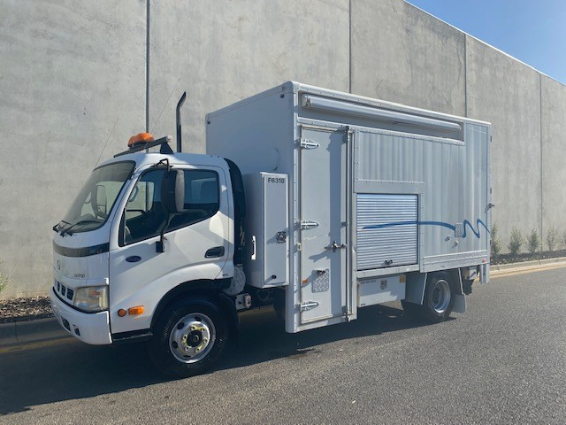 2005 HINO DUTRO PANTECH