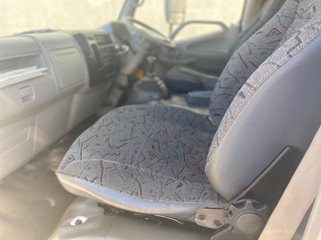 2005 HINO DUTRO PANTECH