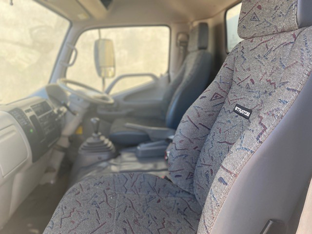 2005 HINO DUTRO PANTECH