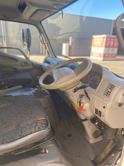 2005 HINO DUTRO PANTECH