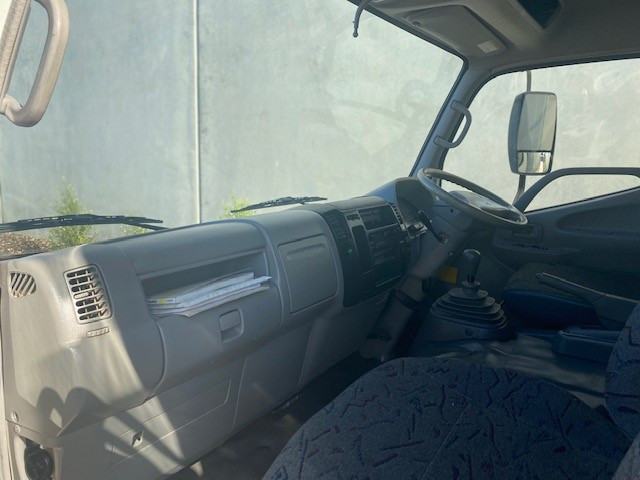 2005 HINO DUTRO PANTECH