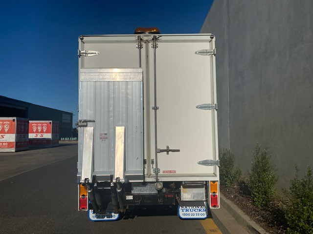 2005 HINO DUTRO PANTECH