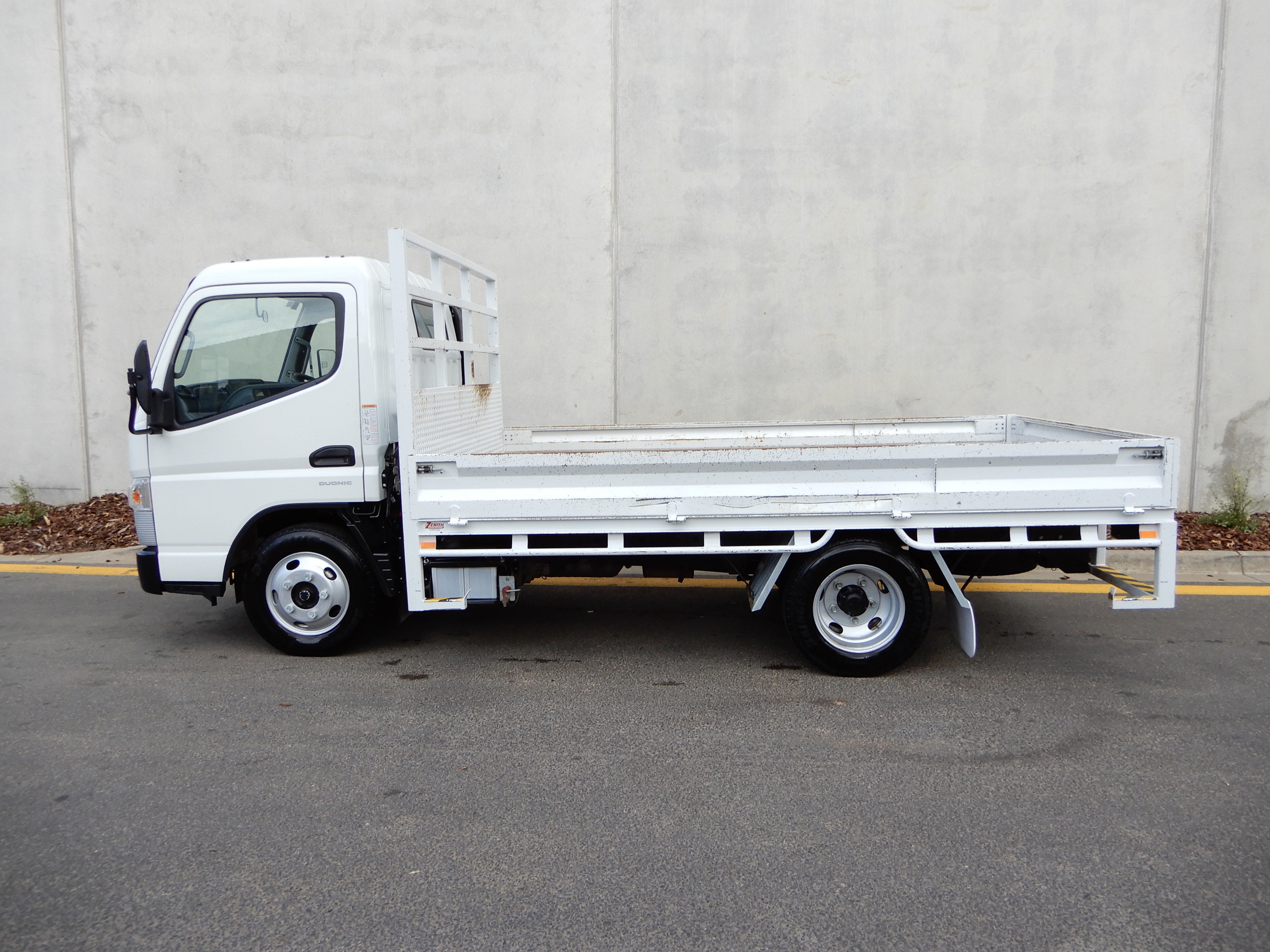 2016 FUSO CANTER 515 AUTOMATIC TRAY TRUCK