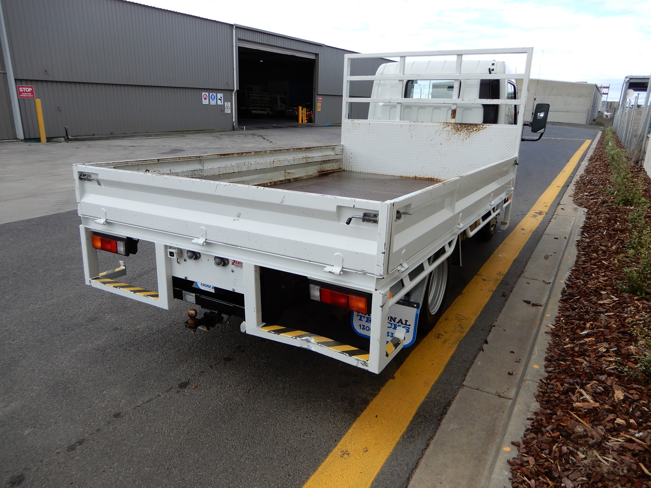2016 FUSO CANTER 515 AUTOMATIC TRAY TRUCK