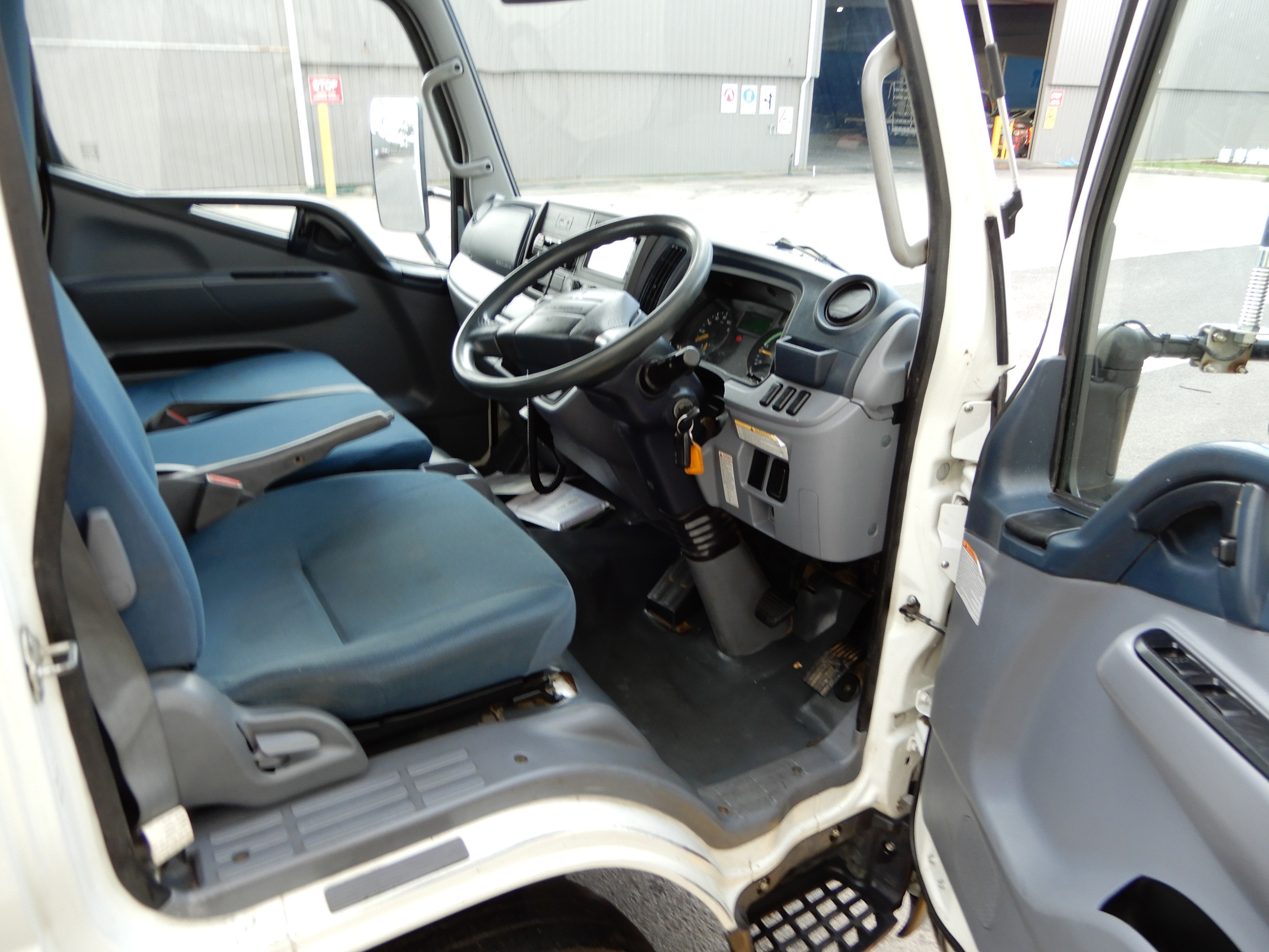 2016 FUSO CANTER 515 AUTOMATIC TRAY TRUCK
