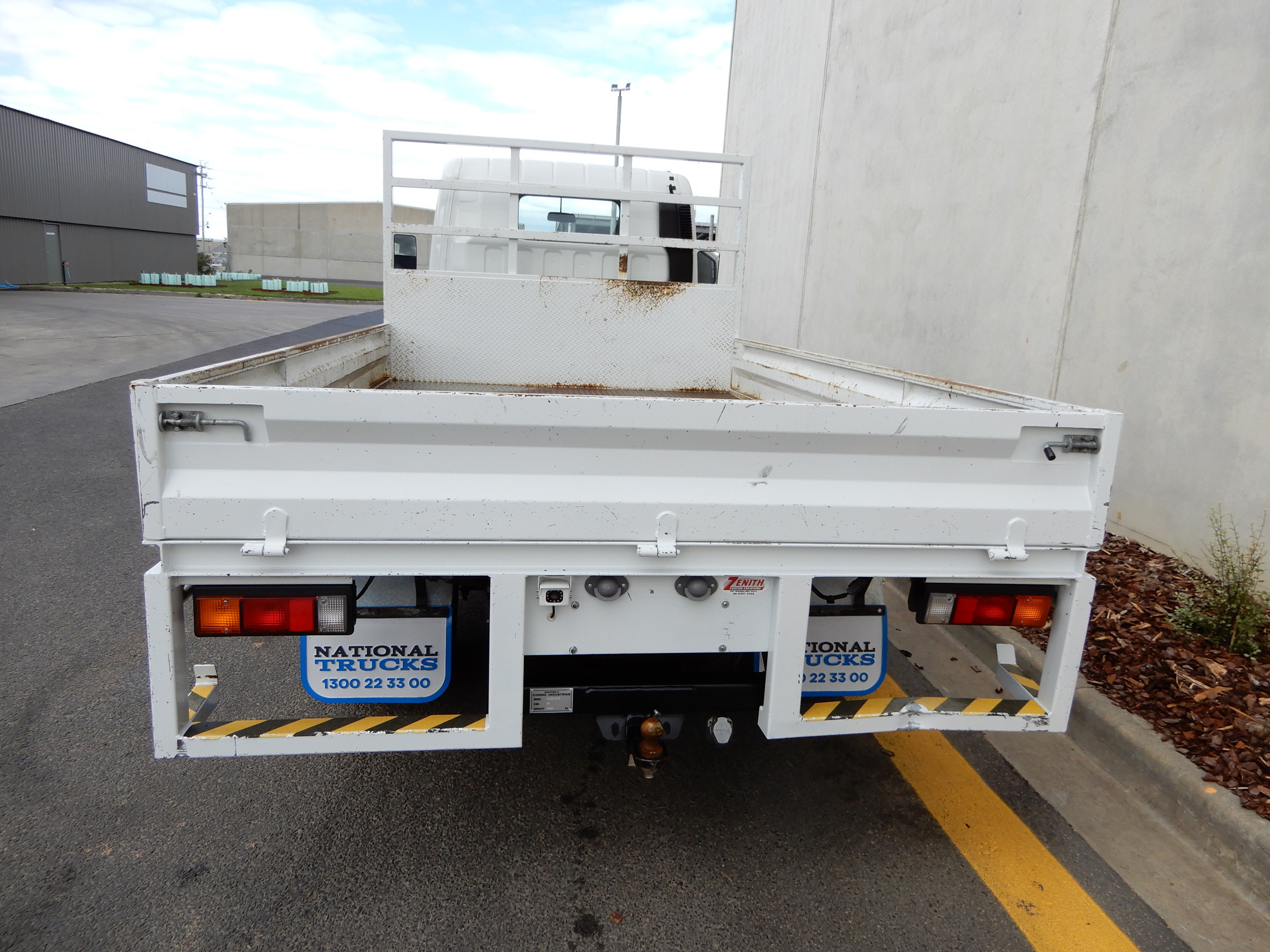 2016 FUSO CANTER 515 AUTOMATIC TRAY TRUCK