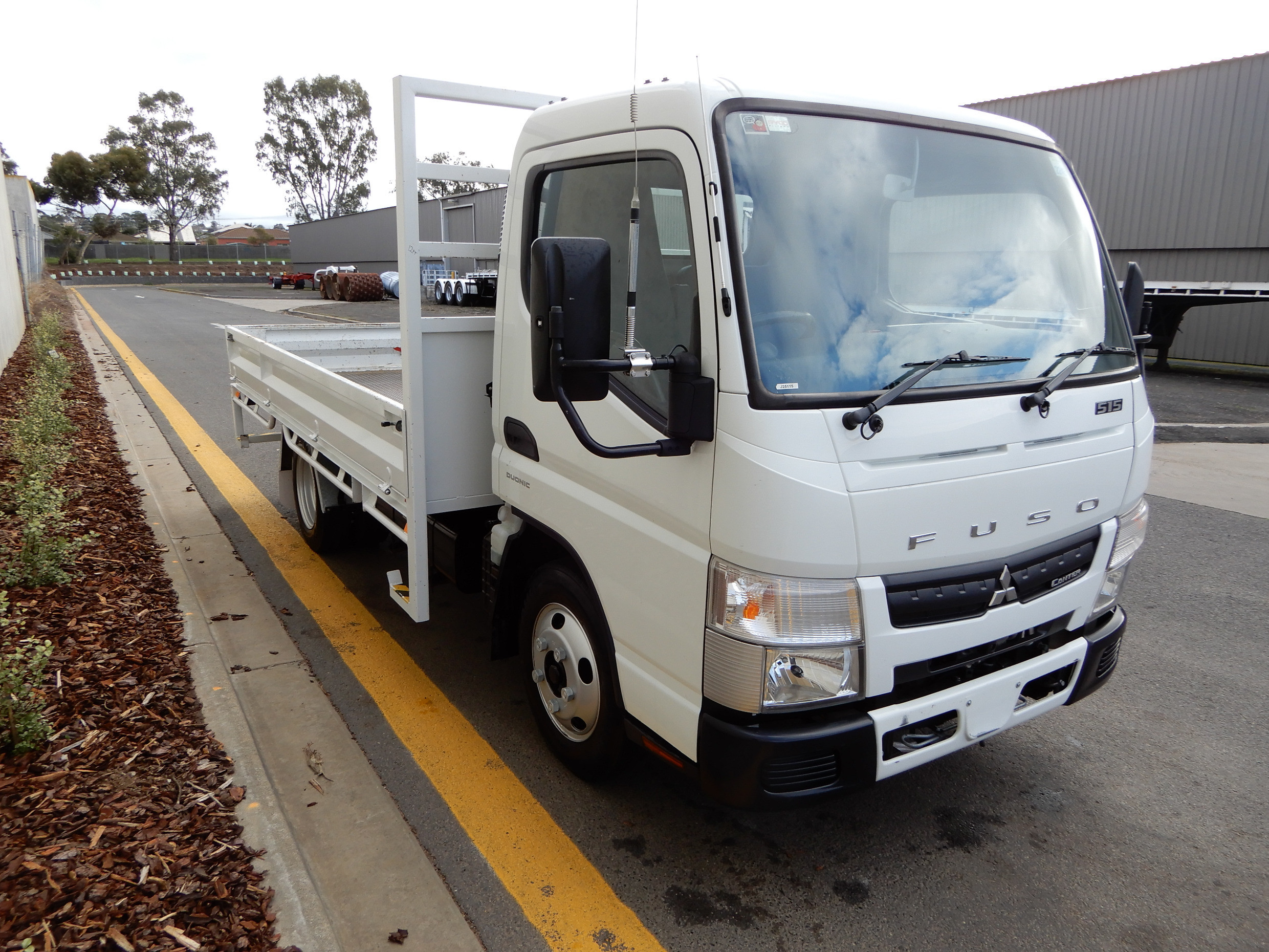 2016 FUSO CANTER 515 AUTOMATIC TRAY TRUCK