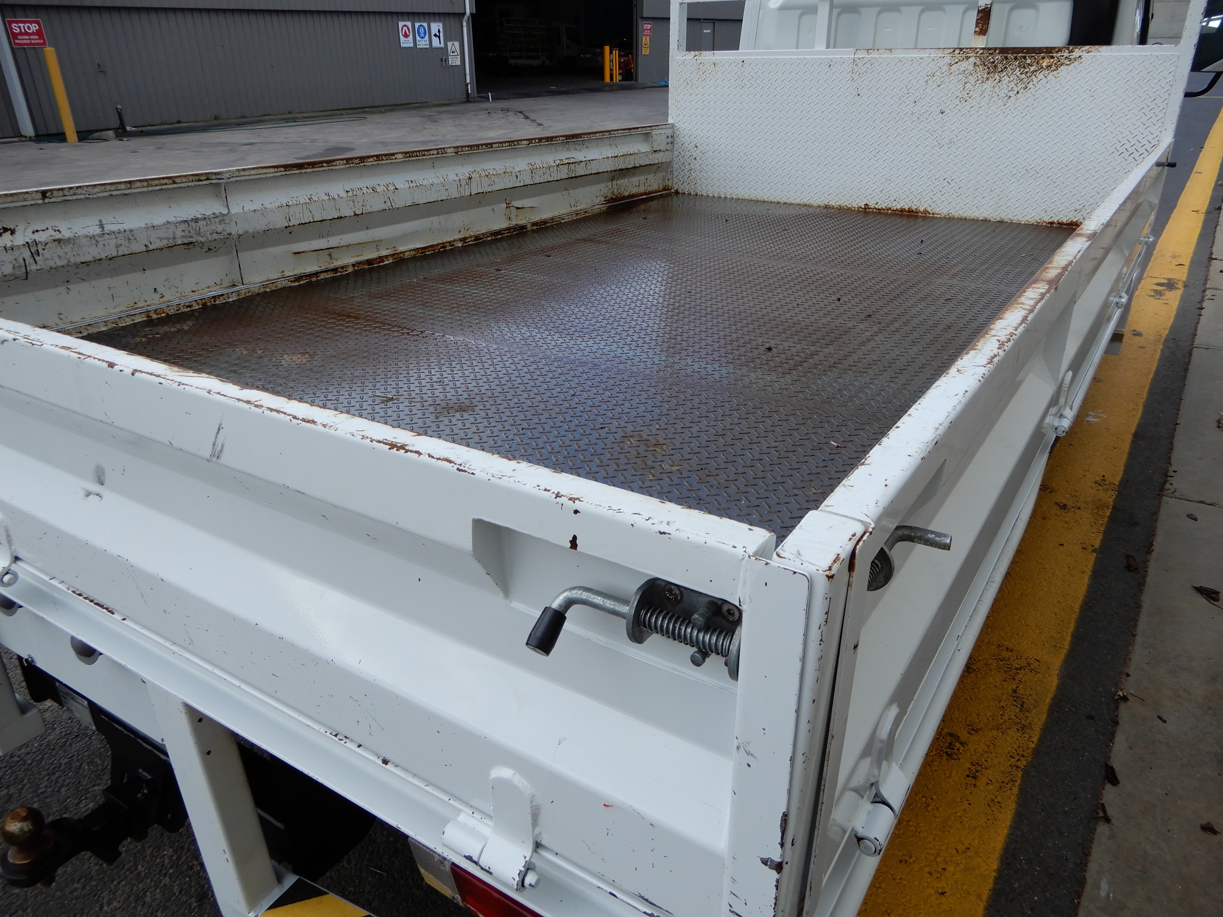 2016 FUSO CANTER 515 AUTOMATIC TRAY TRUCK