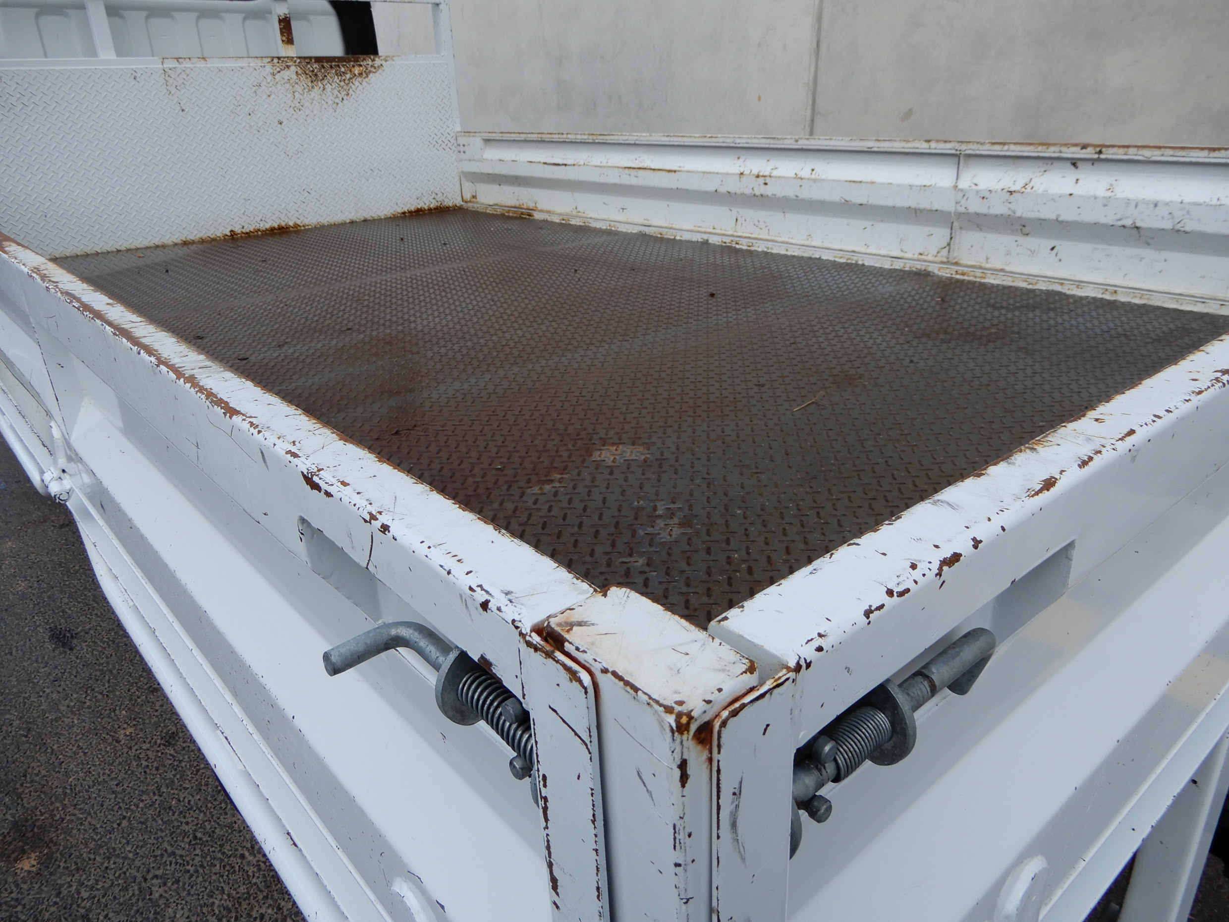 2016 FUSO CANTER 515 AUTOMATIC TRAY TRUCK