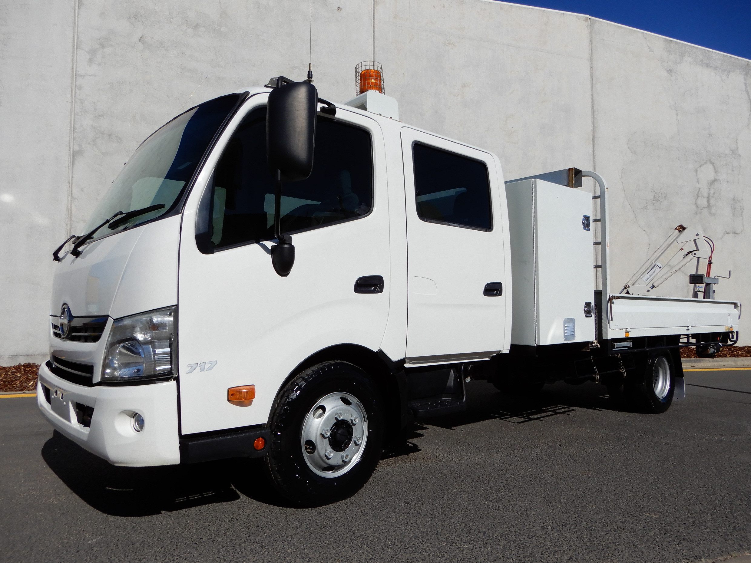 2012 HINO 717 - 300 SERIES MANUAL TRAY