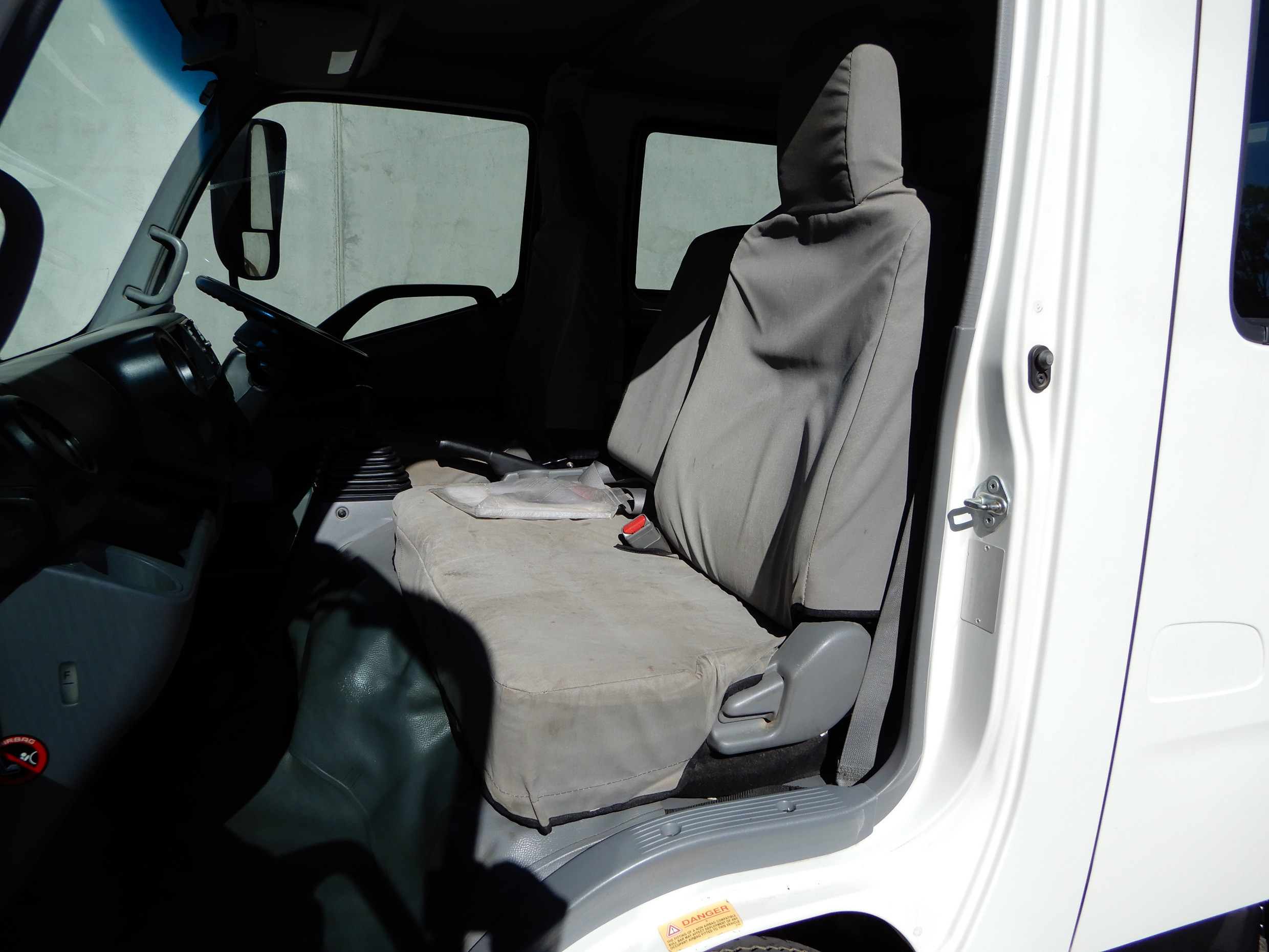 2012 HINO 717 - 300 SERIES MANUAL TRAY