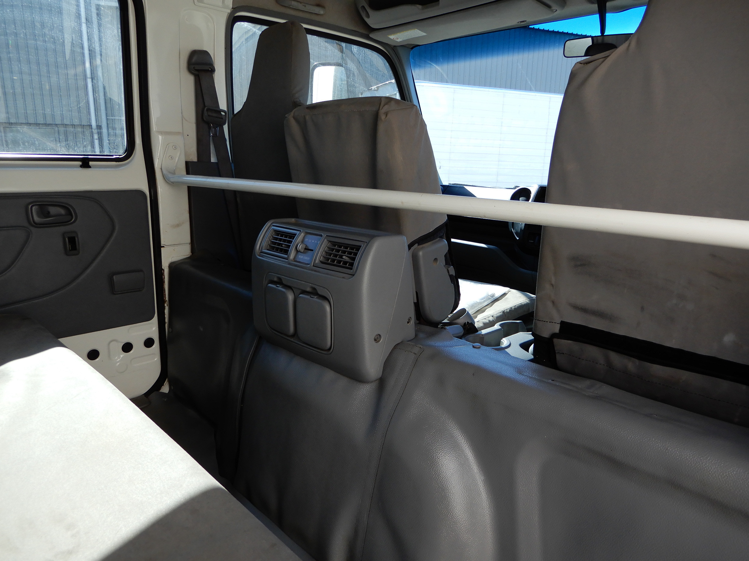 2012 HINO 717 - 300 SERIES MANUAL TRAY