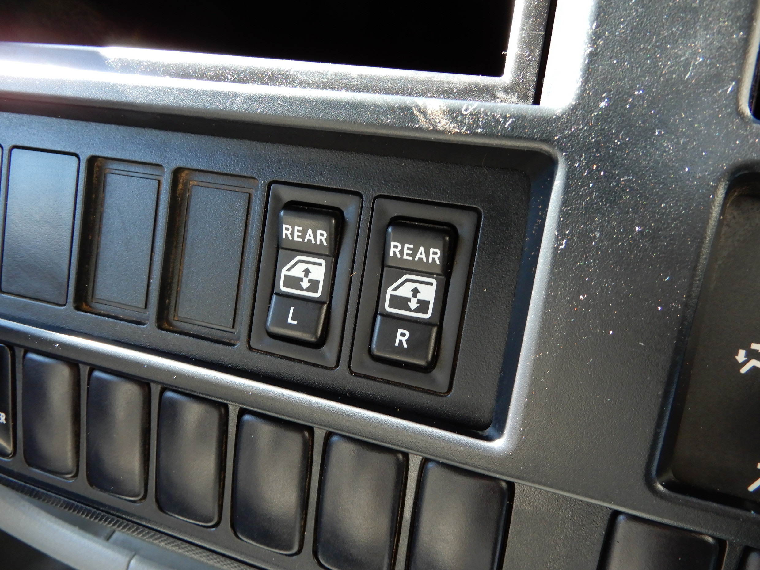 2012 HINO 717 - 300 SERIES MANUAL TRAY
