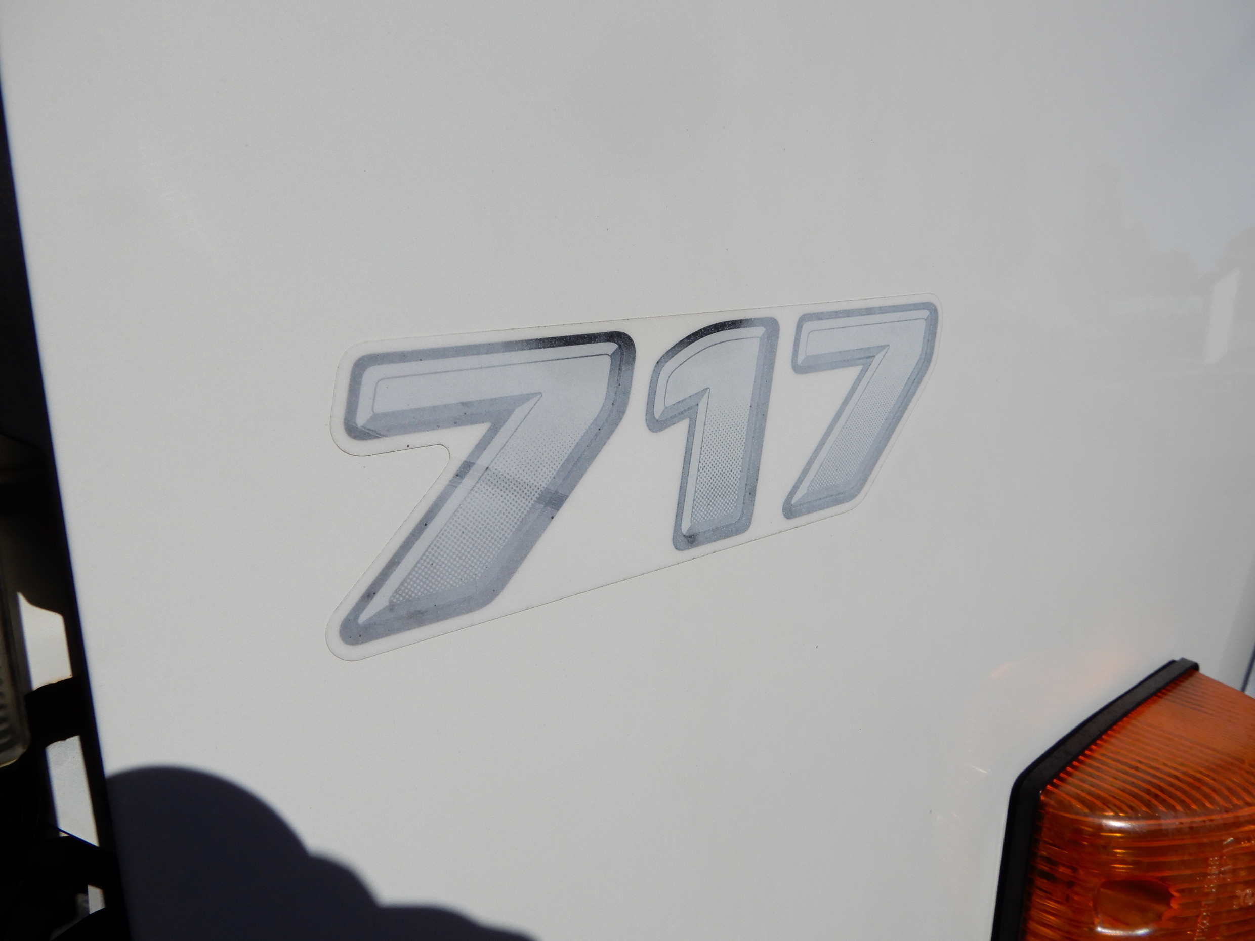 2012 HINO 717 - 300 SERIES MANUAL TRAY