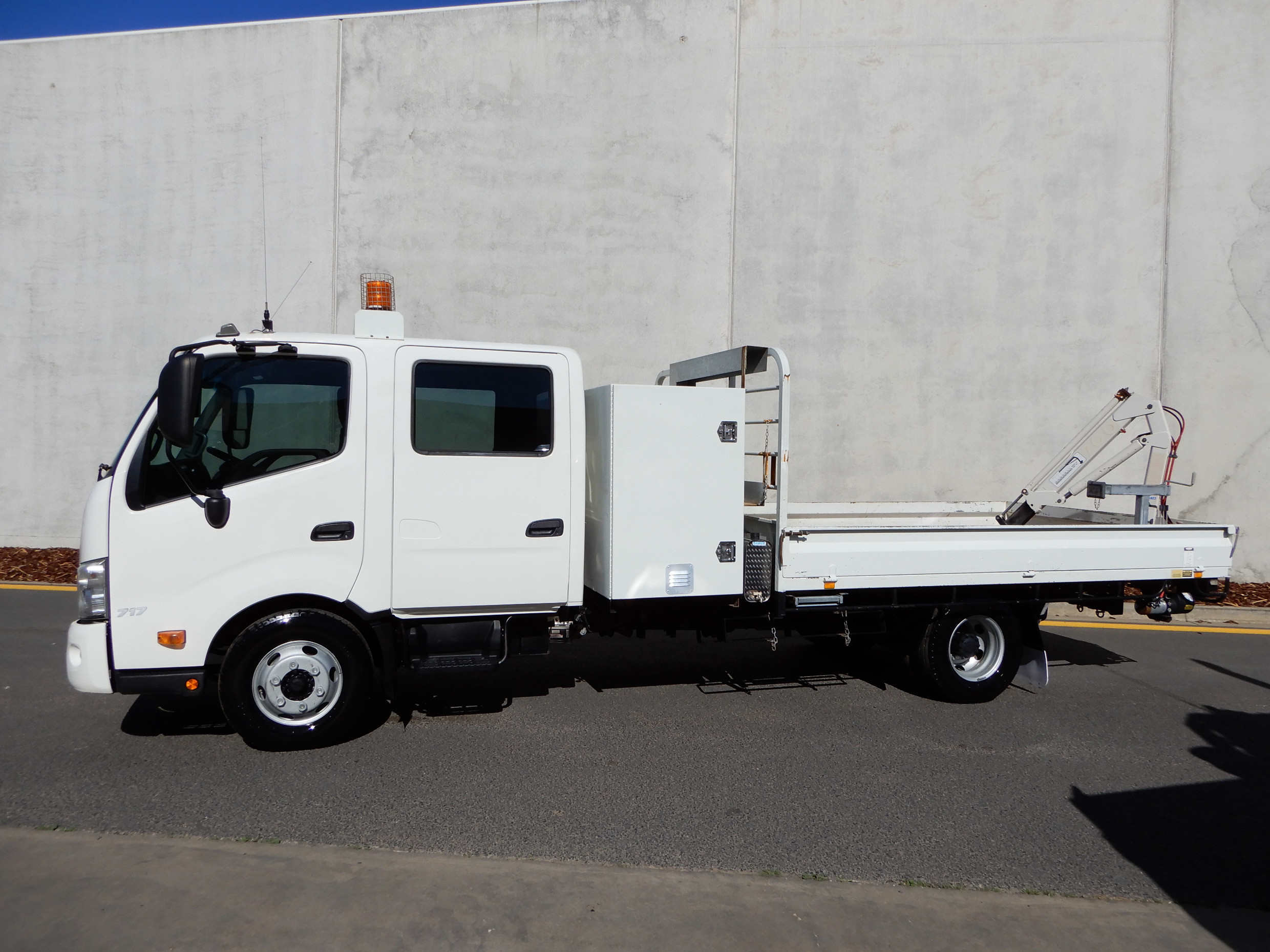 2012 HINO 717 - 300 SERIES MANUAL TRAY