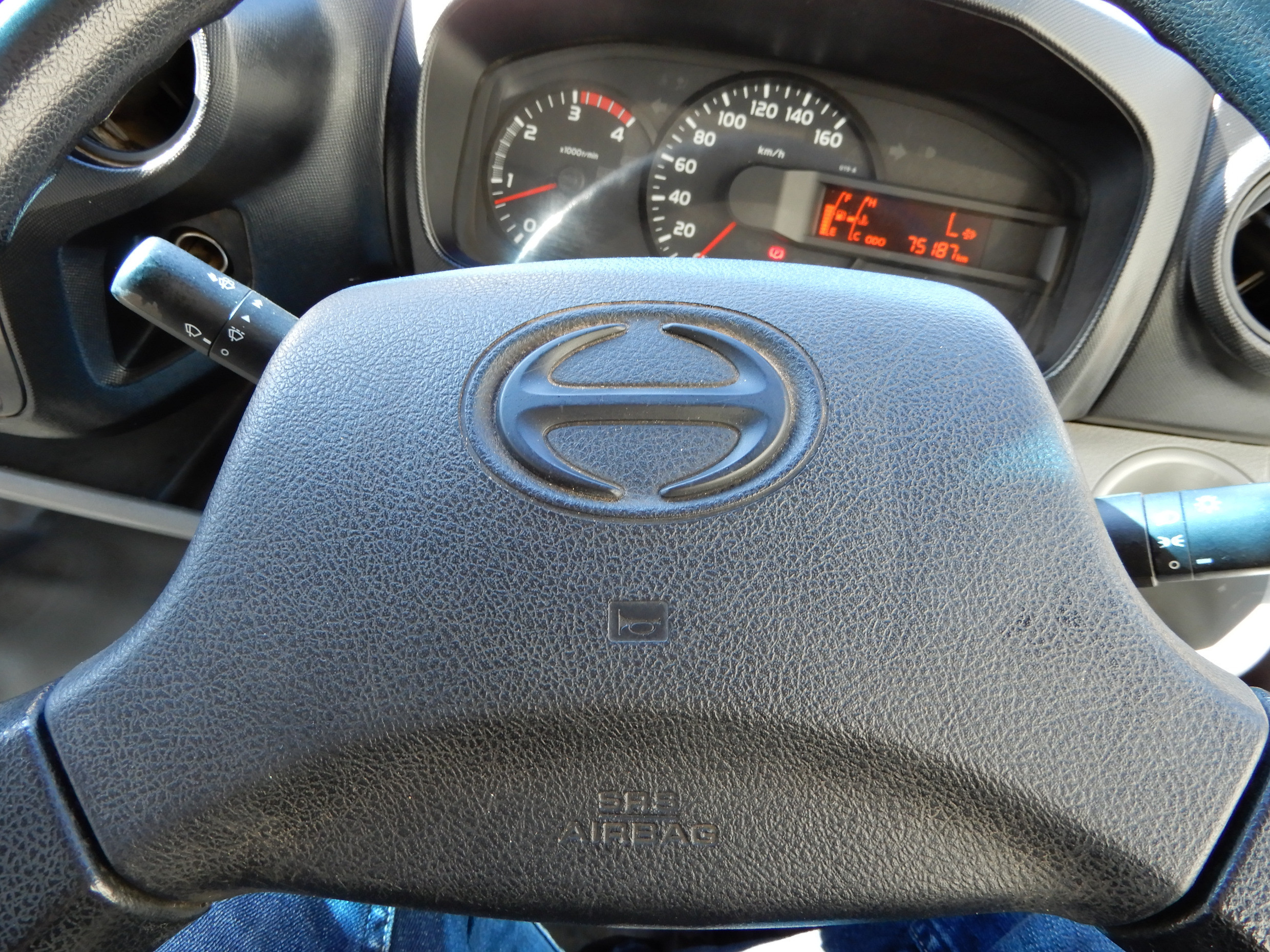 2012 HINO 717 - 300 SERIES MANUAL TRAY