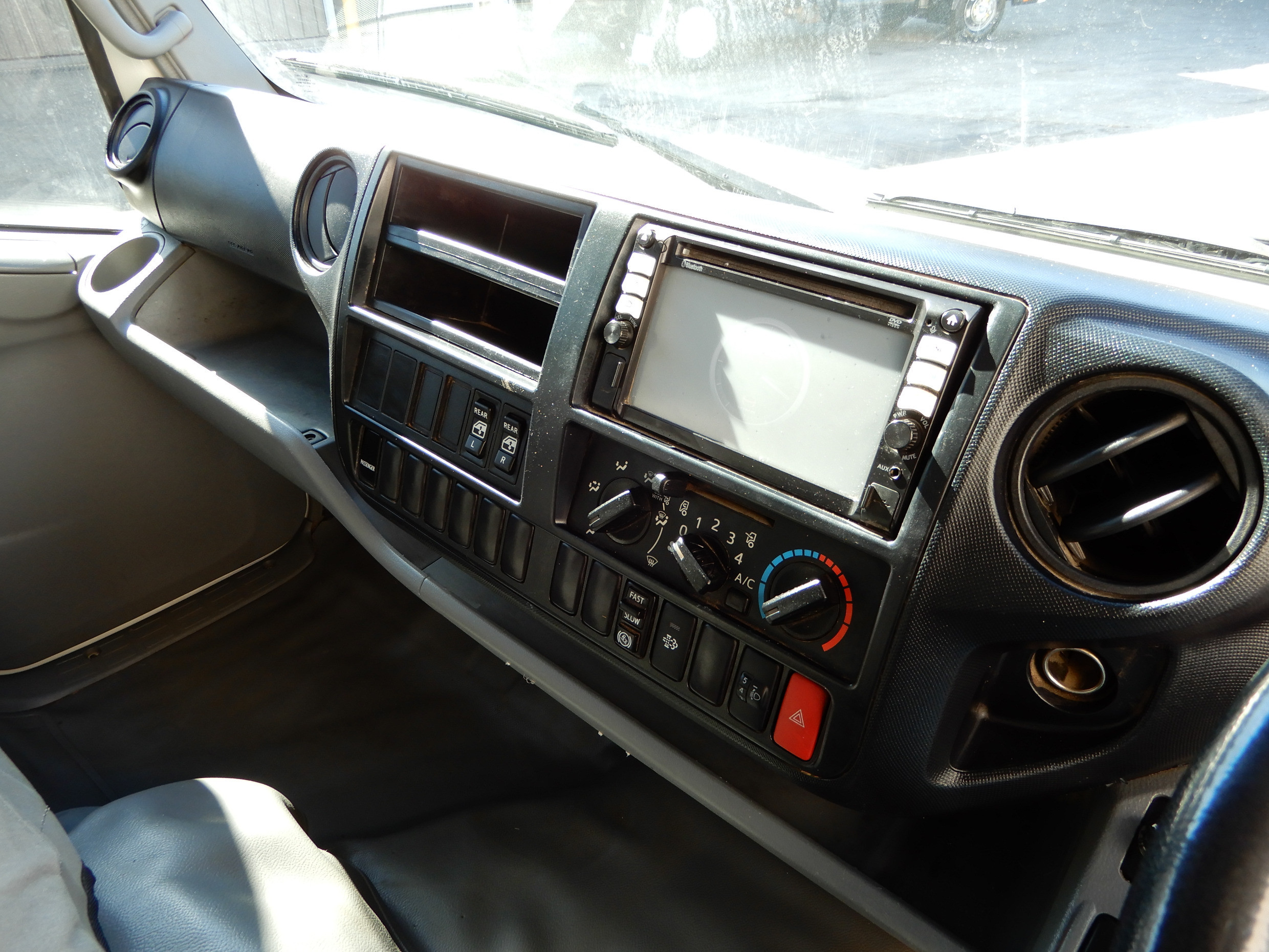 2012 HINO 717 - 300 SERIES MANUAL TRAY