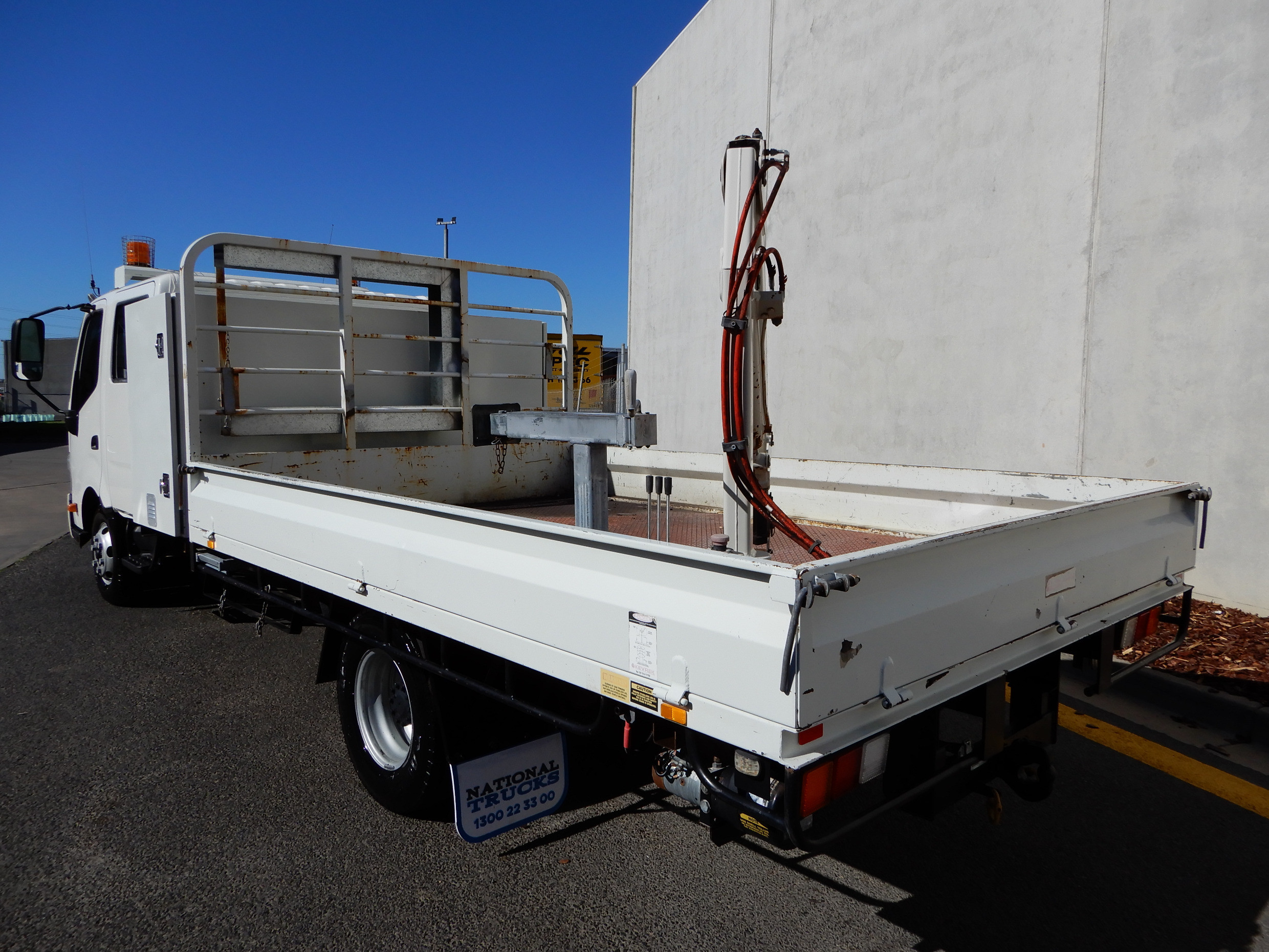 2012 HINO 717 - 300 SERIES MANUAL TRAY