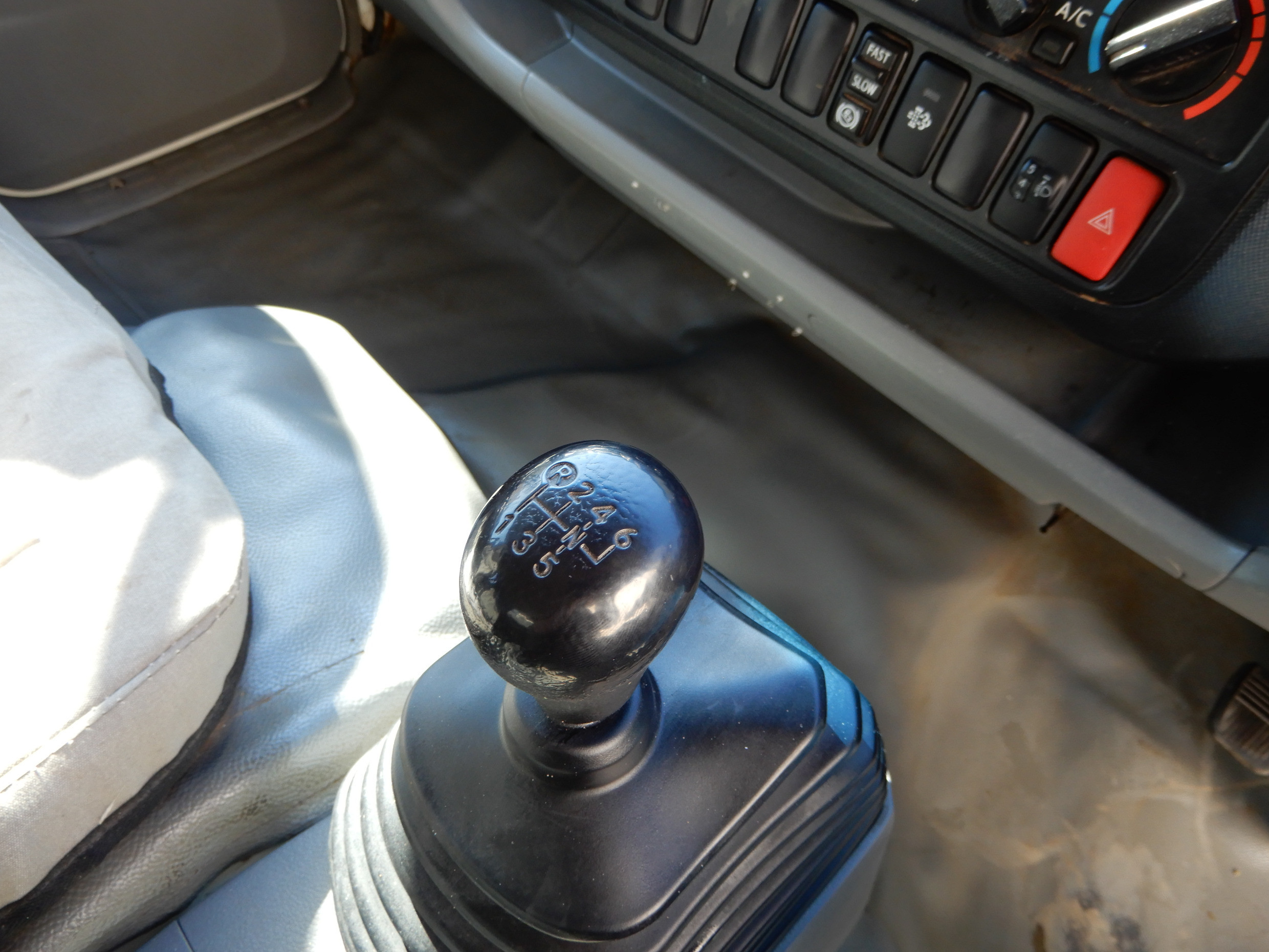 2012 HINO 717 - 300 SERIES MANUAL TRAY