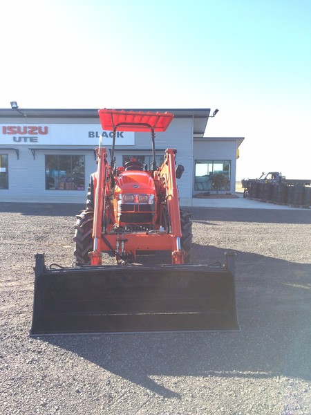 Kioti DK901 Tractor