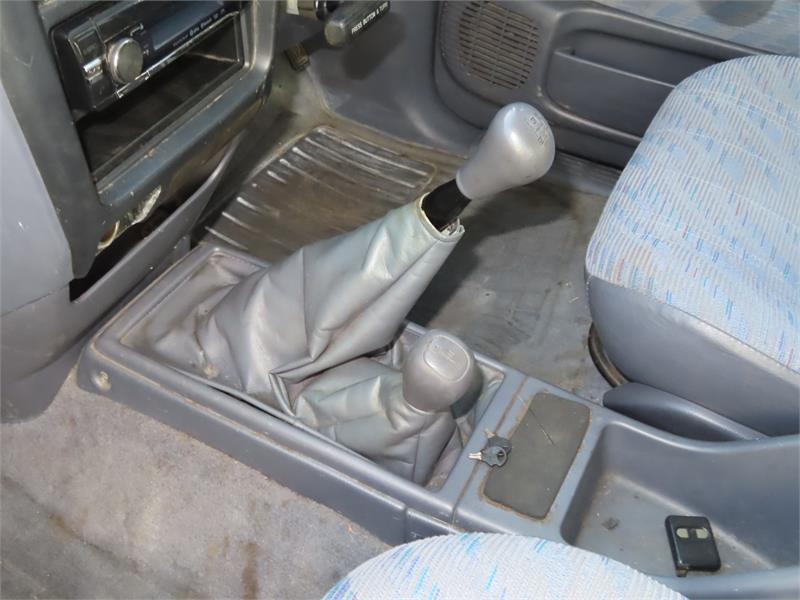 2000 TOYOTA HILUX RZN169R SR5 MANUAL UTILITY
