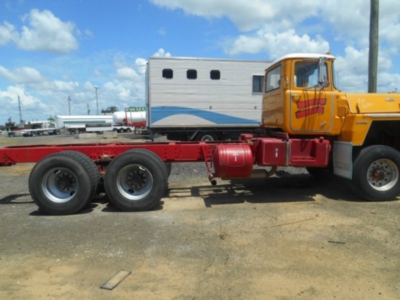 1900 MACK R600 SERIES 6X6 R600 SERIES Truck