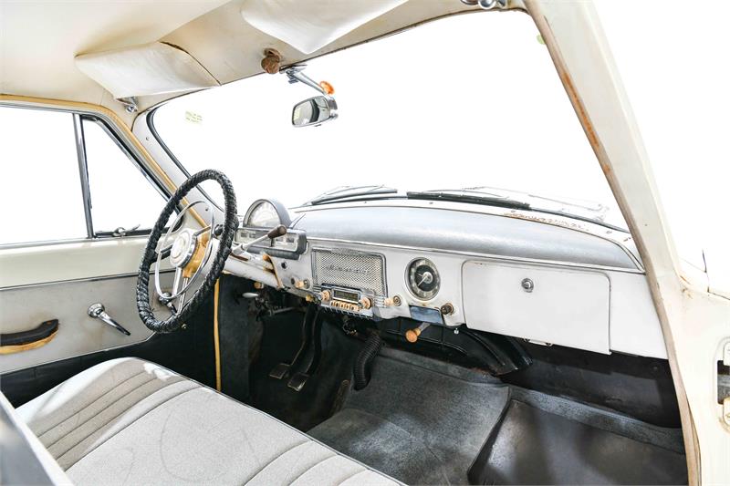 1968 GAZ VOLGA MANUAL SEDAN
