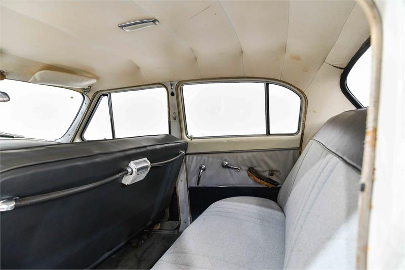 1968 GAZ VOLGA MANUAL SEDAN