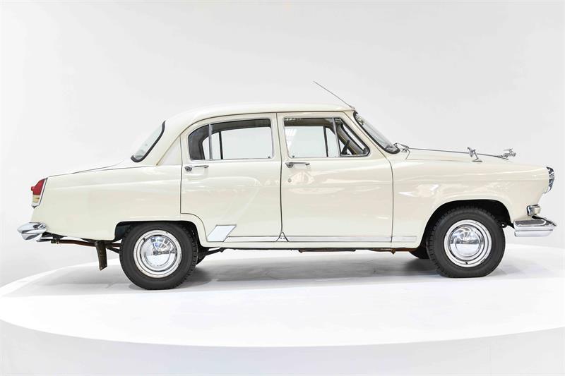 1968 GAZ VOLGA MANUAL SEDAN