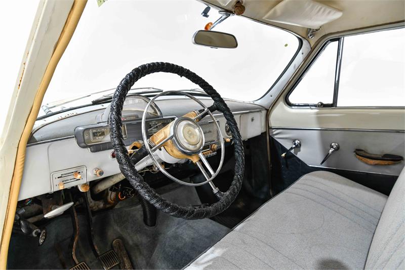 1968 GAZ VOLGA MANUAL SEDAN