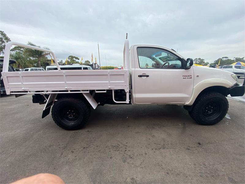2010 TOYOTA HILUX 4 X 4 SR 2DR MAN 5SP 3.0DT SINGLE CABCAB CHASSIS