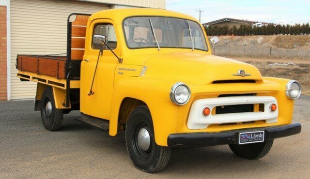 1956 INTERNATIONAL AS 110 3 SP MANUAL TRAYBACK SWB TRUCK 2 TONNE
