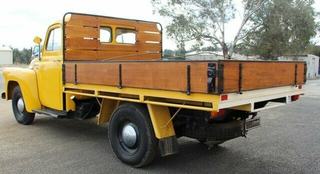 1956 INTERNATIONAL AS 110 3 SP MANUAL TRAYBACK SWB TRUCK 2 TONNE