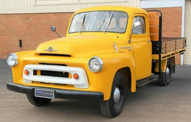 1956 INTERNATIONAL AS 110 3 SP MANUAL TRAYBACK SWB TRUCK 2 TONNE