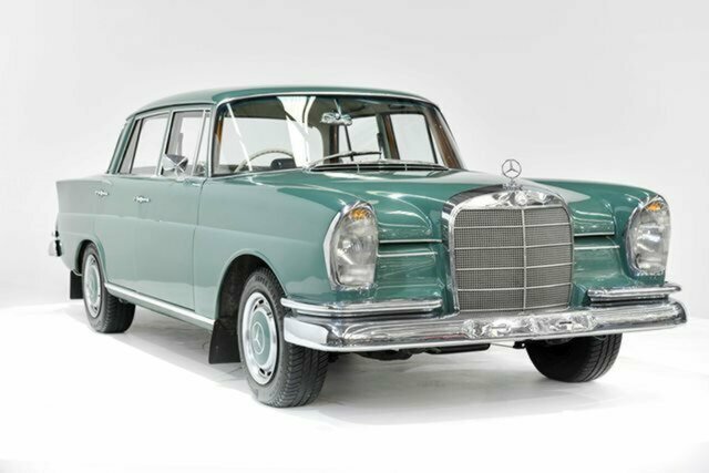 1963 MERCEDES-BENZ 220S AUTOMATIC SEDAN