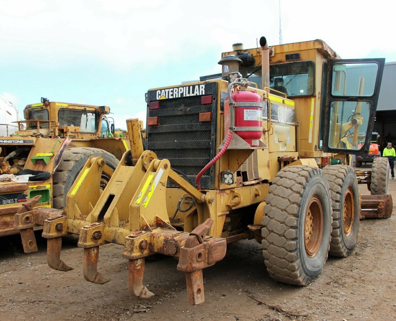 1998 CATERPILLAR 12H EXCAVATOR