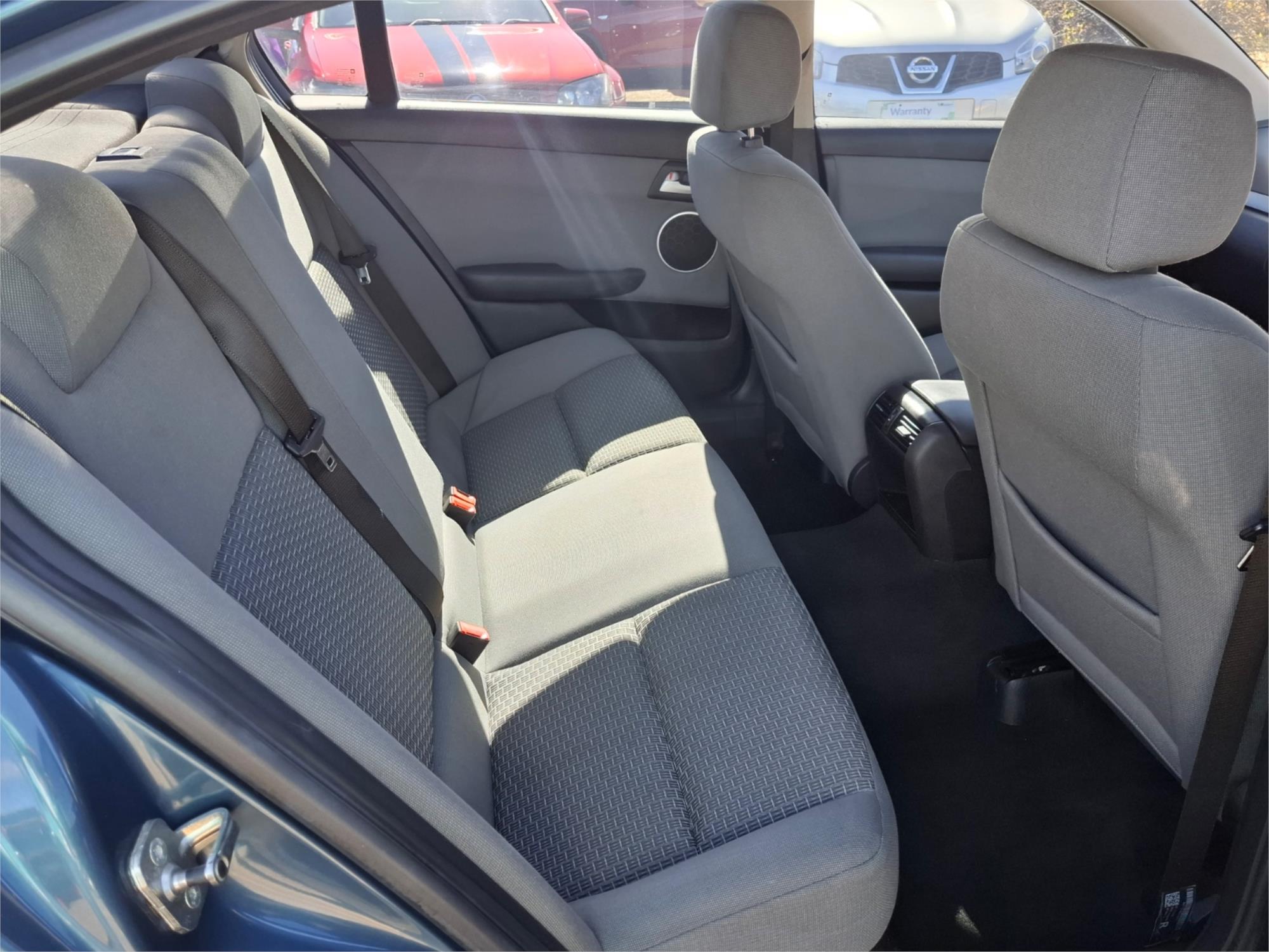 2012 HOLDEN COMMODORE VE II MY12 OMEGA 6 SP AUTOMATIC 4D SEDAN