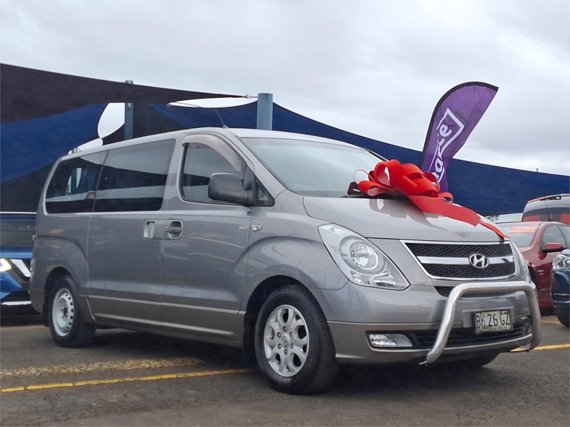 2010 HYUNDAI IMAX TQ-W MANUAL WAGON