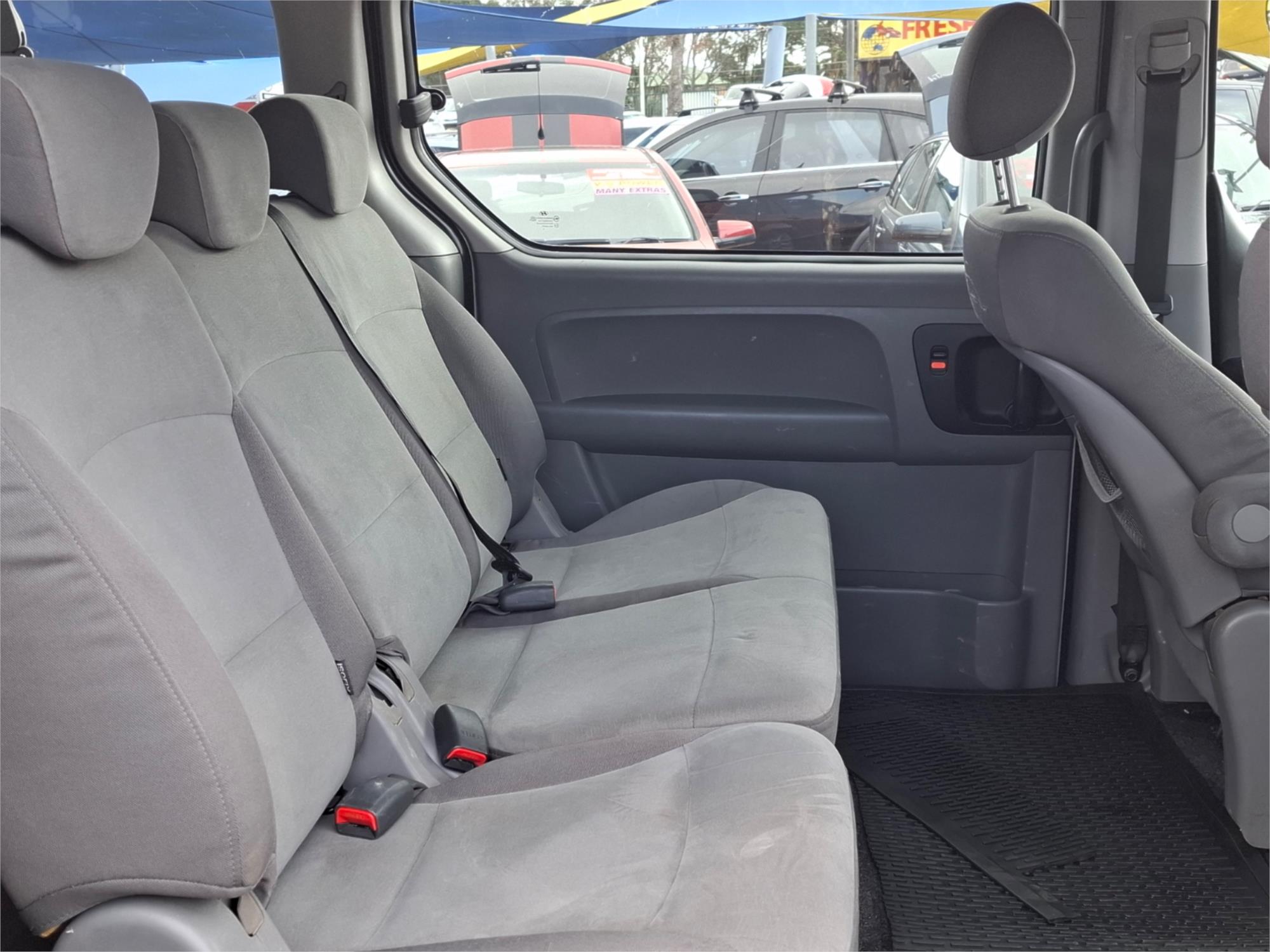 2010 HYUNDAI IMAX TQ-W MANUAL WAGON