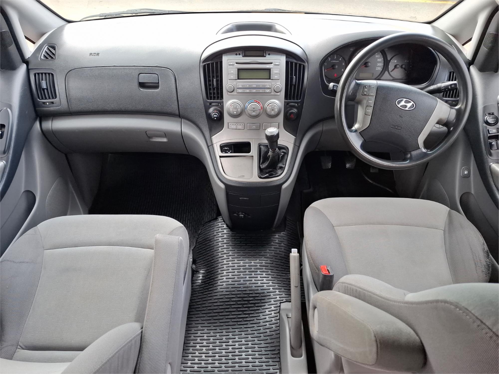2010 HYUNDAI IMAX TQ-W MANUAL WAGON