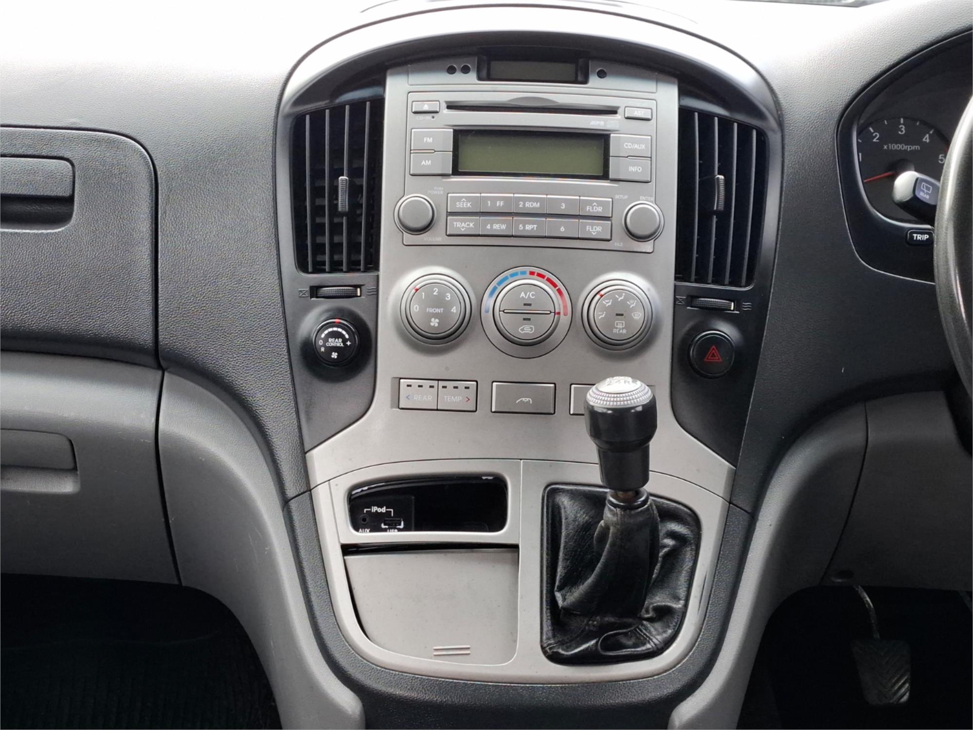 2010 HYUNDAI IMAX TQ-W MANUAL WAGON
