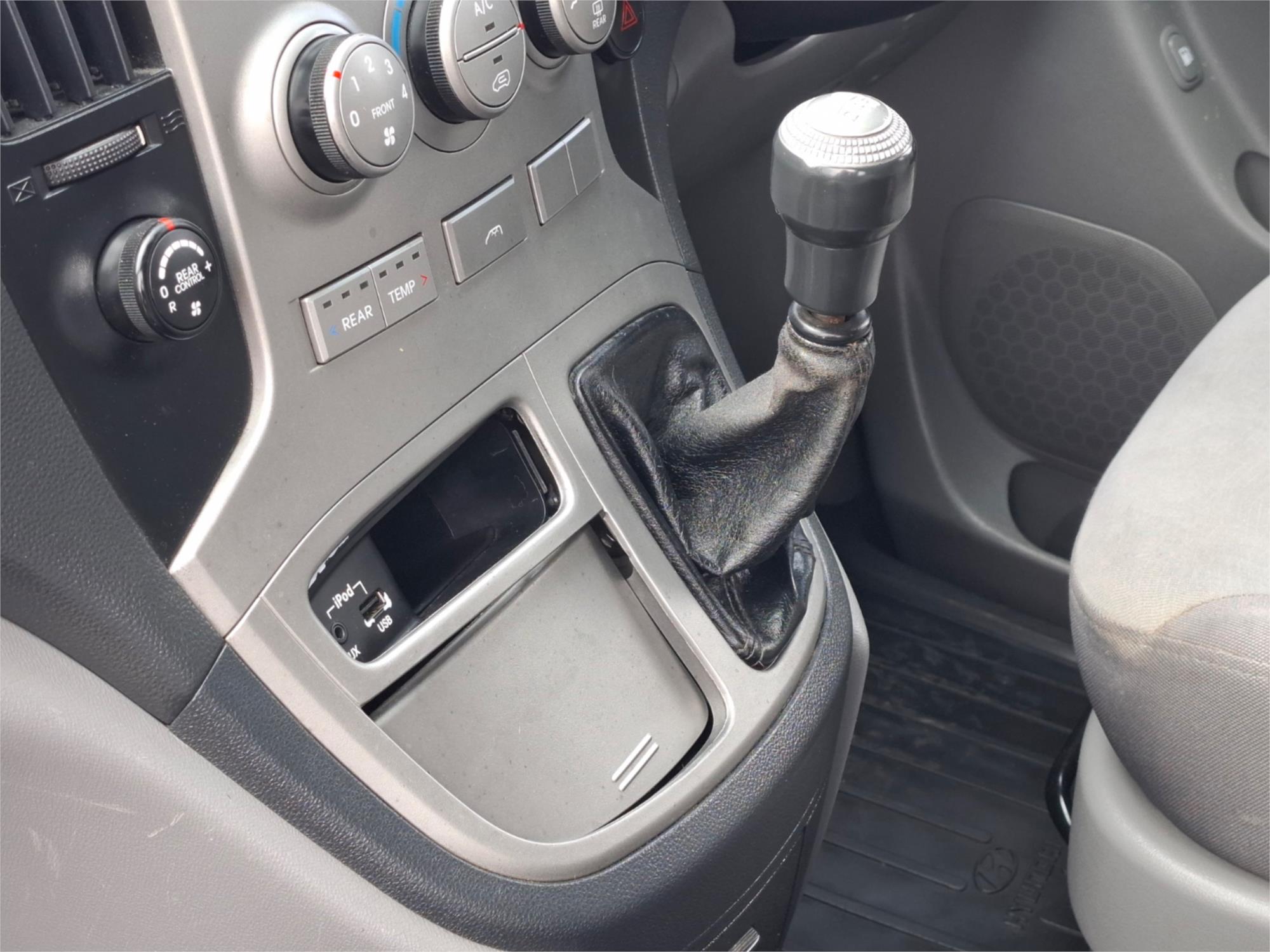 2010 HYUNDAI IMAX TQ-W MANUAL WAGON