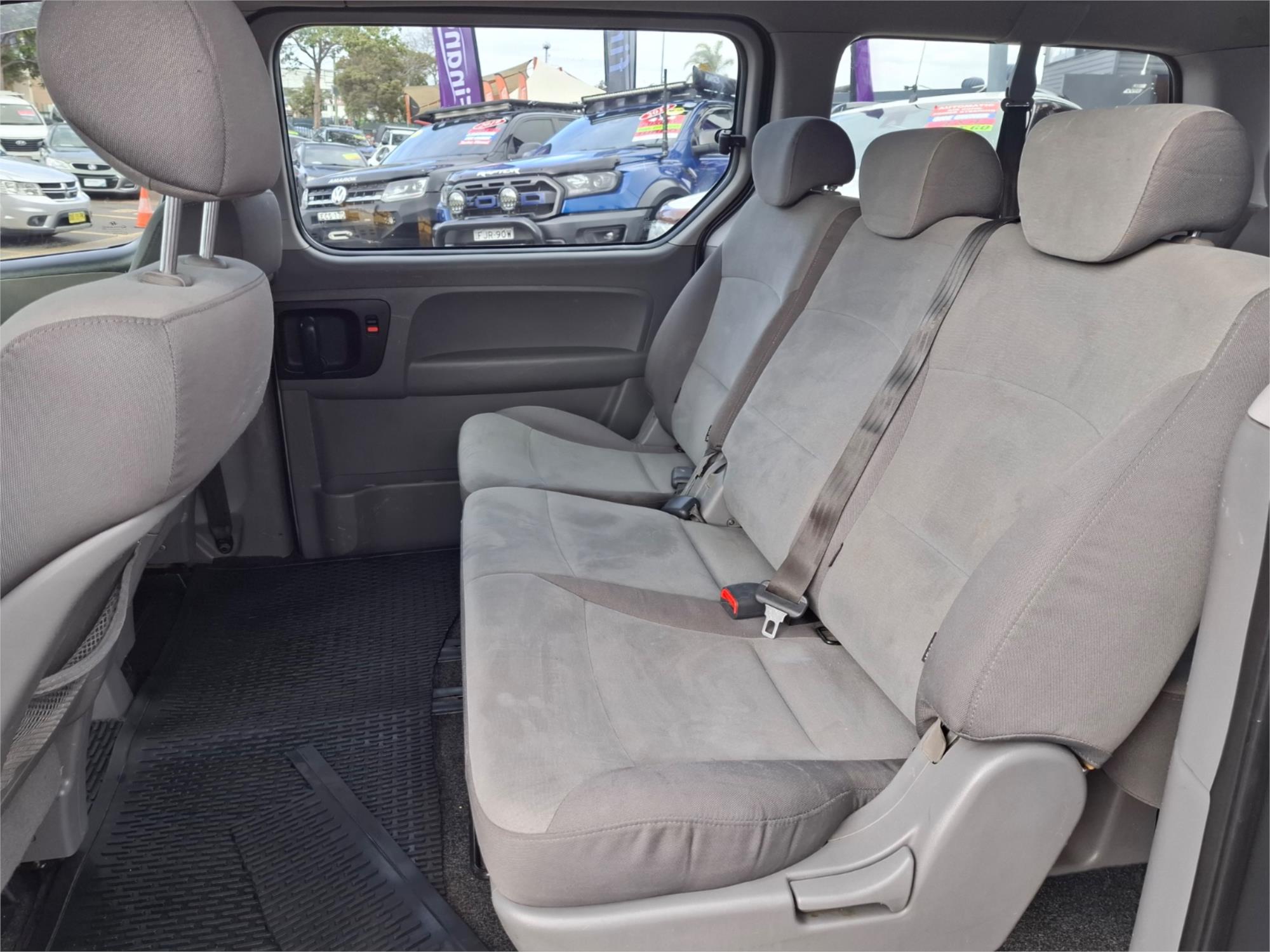 2010 HYUNDAI IMAX TQ-W MANUAL WAGON