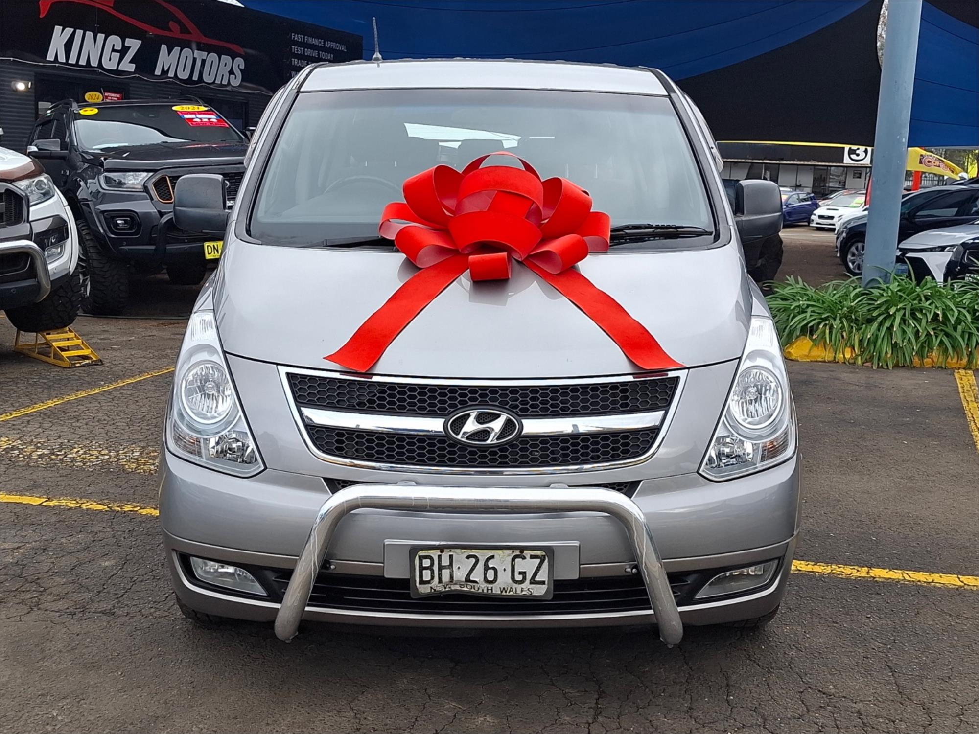 2010 HYUNDAI IMAX TQ-W MANUAL WAGON